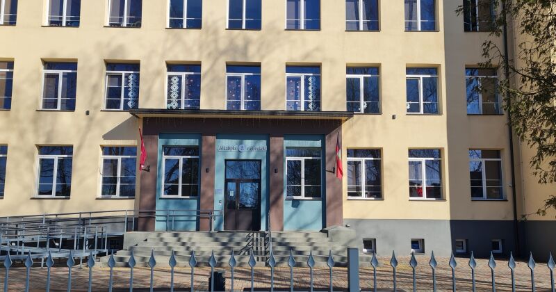 Skola, kas vieno abus Daugavas krastus, cīnās par pastāvēšanu