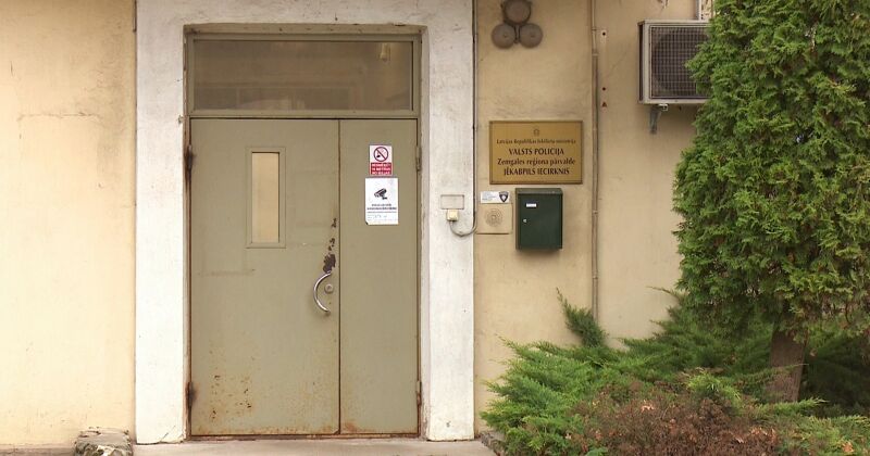 Aizstāvot jēkabpiliešu intereses, deputāts attopas policijas iecirknī