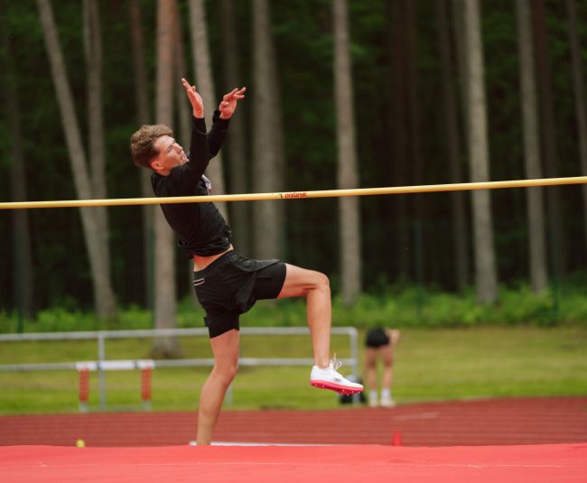 Jēkabpils Sporta skolas vieglatlēti saņem godalgas Latvijas čempionātā