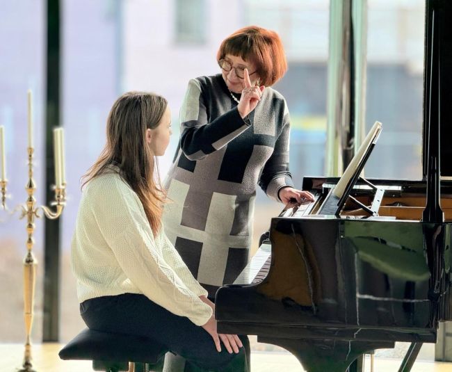 Jēkabpils mūzikas skolas audzēkne viena no deviņiem pianistiem Osokina meistarklasēs