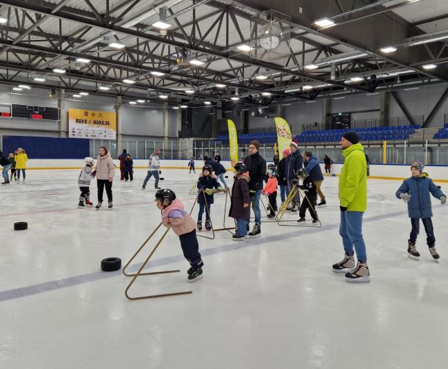 Sportiskajā ģimeņu izaicinājumā startē 14 komandas