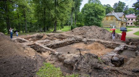 Zasas muižas teritorijā veikti arheoloģiskie izrakumi