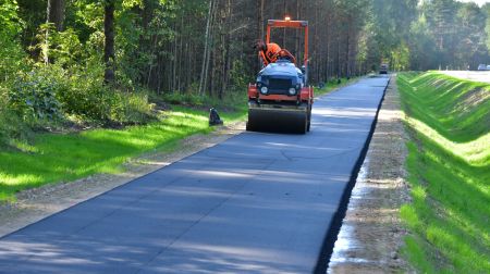 Uz veloceliņa Sala – Jēkabpils tiek ieklāts asfalts