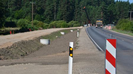 Turpinās veloceliņa Sala – Jēkabpils izbūve