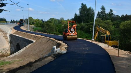 Uz veloceliņa Sala – Jēkabpils tiek ieklāts asfalts