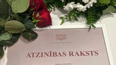 Raivis Ragainis saņem Ministru kabineta Atzinības rakstu