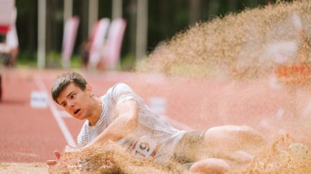 Jēkabpils Sporta skolas vieglatlēti saņem godalgas Latvijas čempionātā