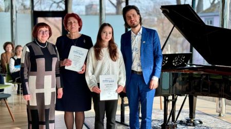 Jēkabpils mūzikas skolas audzēkne viena no deviņiem pianistiem Osokina meistarklasēs