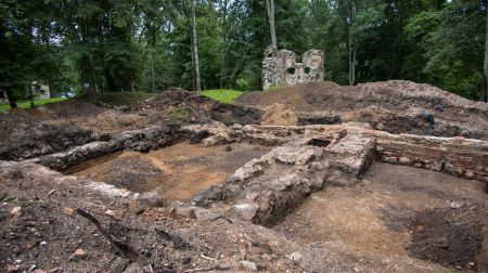Zasas muižas teritorijā veikti arheoloģiskie izrakumi