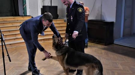 Mūžībā aizgājis Valsts policijas suns Darvins