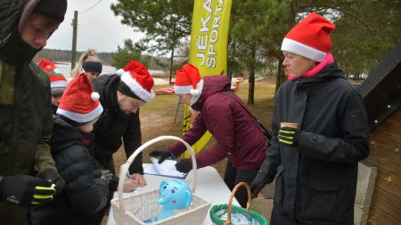 Jēkabpils Mežaparkā aizvadīts Vecgada jampadracis