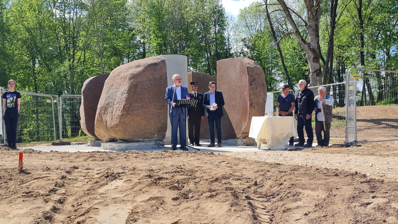 Stendera parkā top akadēmiķim Jānim Stradiņam veltīts skulpturālais ansamblis