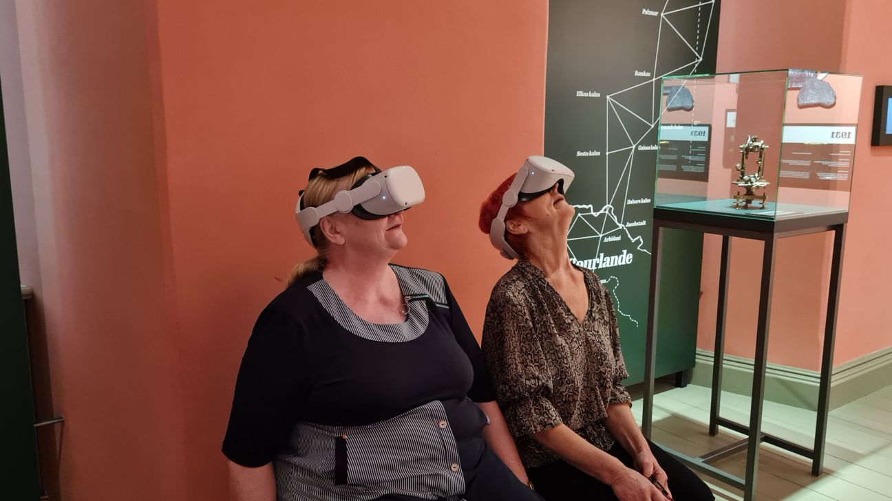 Krustpils pilī noritējusi zvaigžņu vērošana ar virtuālās realitātes brillēm