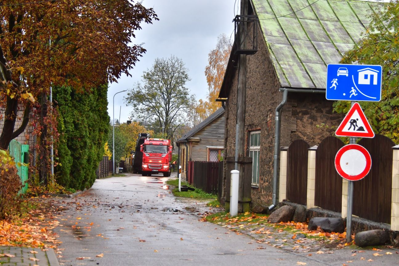 Būvdarbu dēļ satiksmei slēgts Zaļās ielas posms Jēkabpilī