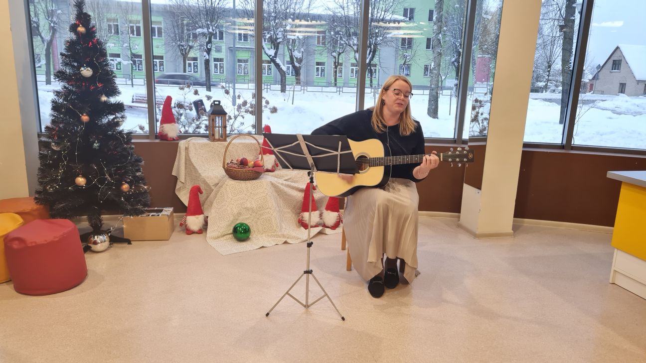 Līvānu bibliotēkas dziedošie lasītāji sniedz Ziemassvētku koncertu