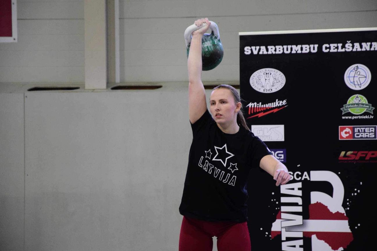 Jēkabpiliešiem augsti panākumi Latvijas čempionātā svarbumbu sportā