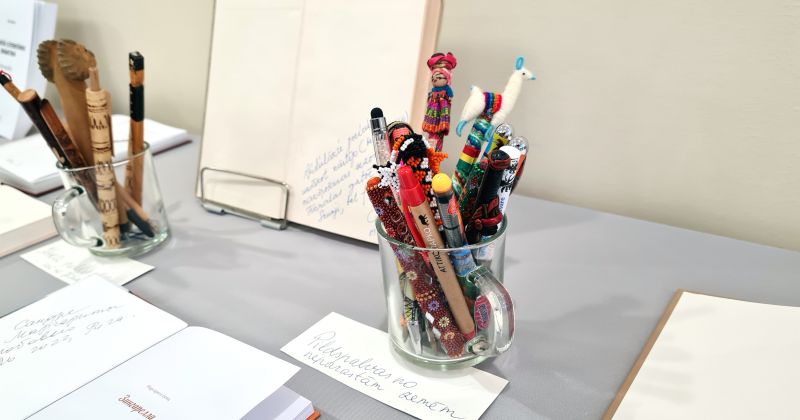 Līvānu skolotāja Sandra Kivleniece kolekcionē pildspalvas un grāmatas ar pievienoto vērtību