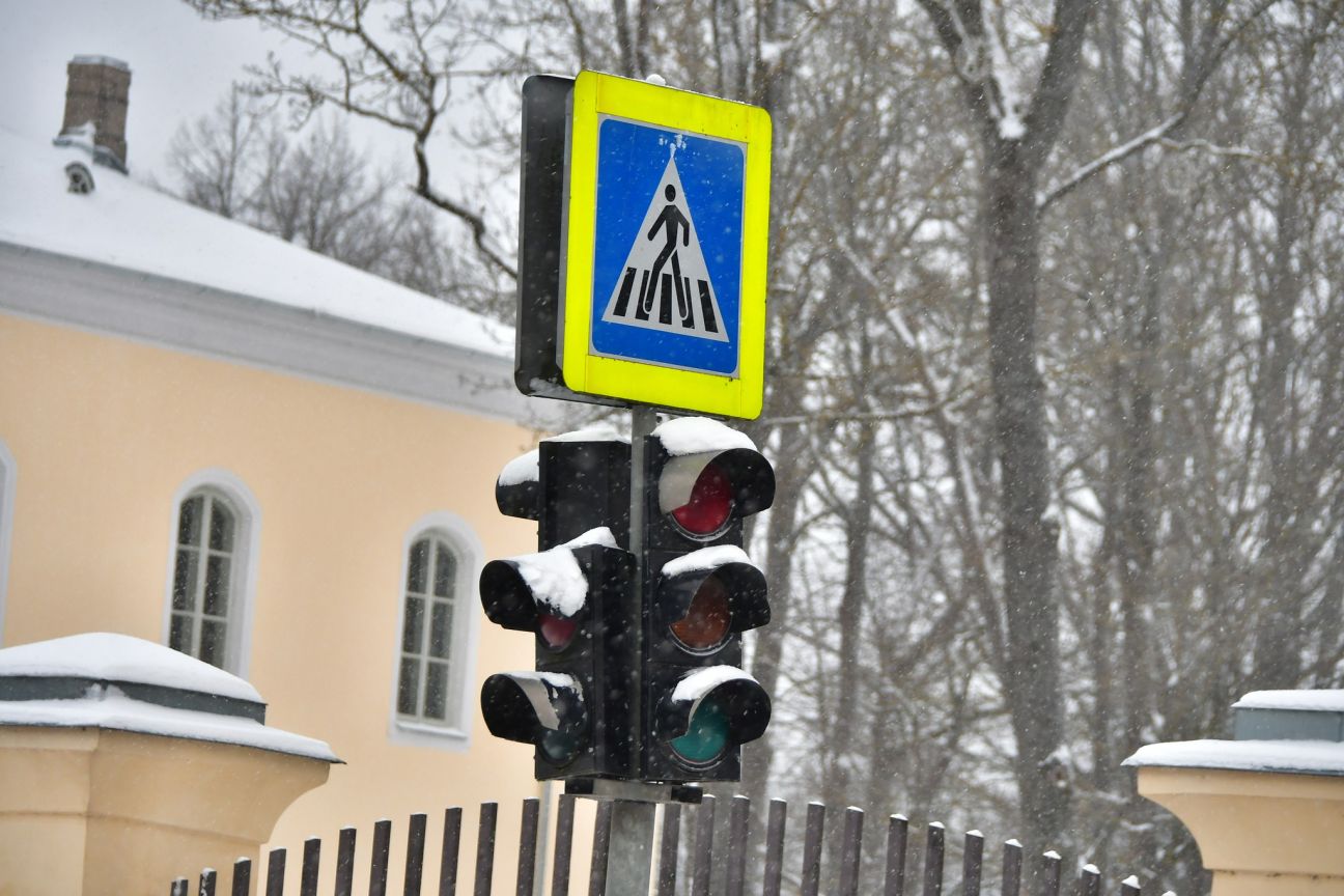 Pie Krustpils pils nedarbojas gājēju pārejas luksofors