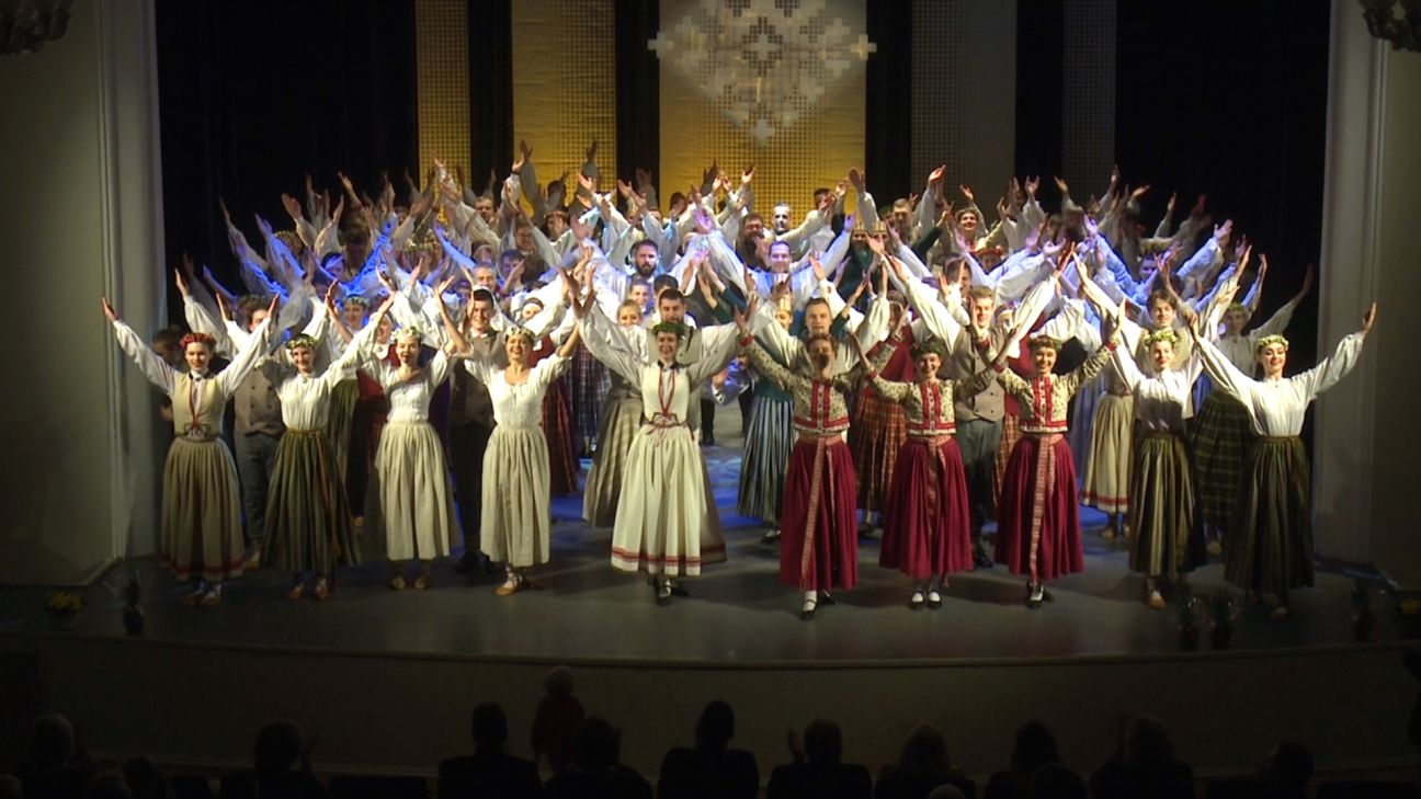 Jēkabpils Valsts ģimnāzijas deju kolektīvs “Kauranieši” svin 30 gadu jubileju