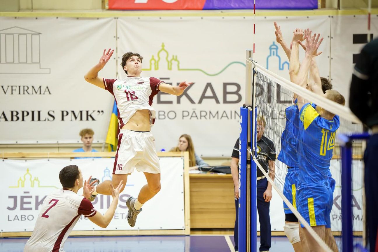 Latvijas volejbola izlase Jēkabpilī zaudē ukraiņiem