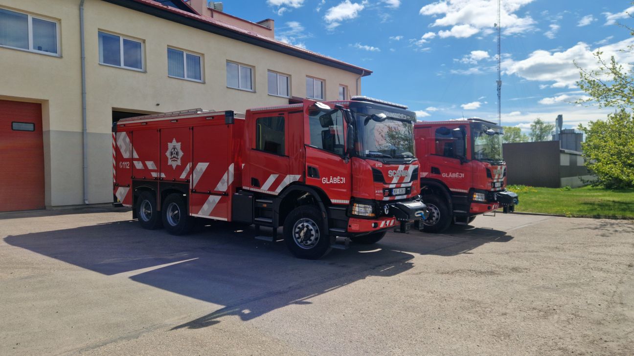 Jēkabpils ugunsdzēsēji saņem divas jaunas ugunsdzēsības mašīnas