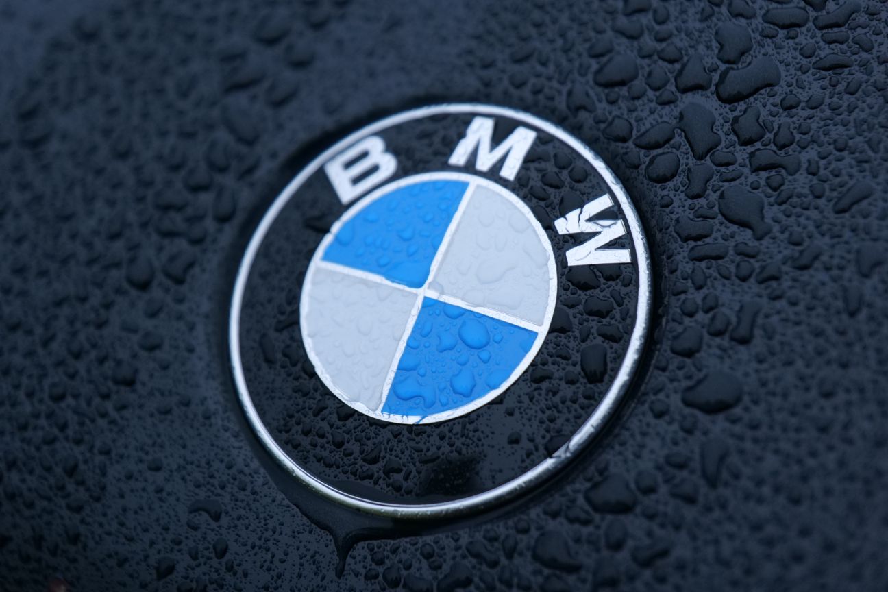 Jēkabpilī ceļu satiksmes negadījumā cieš divi “BMW” spēkrati 