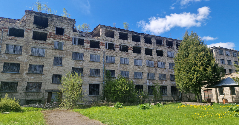 Izsludina iepirkumu vairāku graustu nojaukšanai Jēkabpilī