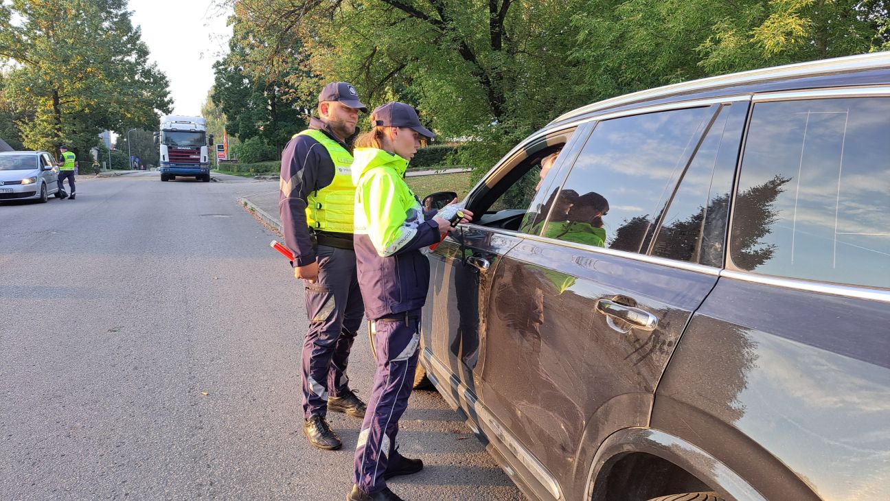 Līvānos policija kontrolē, kā tiek pārvadāti bērni