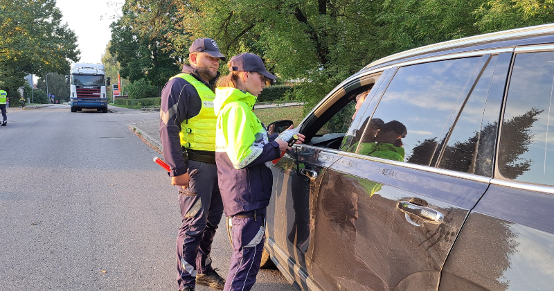 Līvānos policija kontrolē, kā tiek pārvadāti bērni