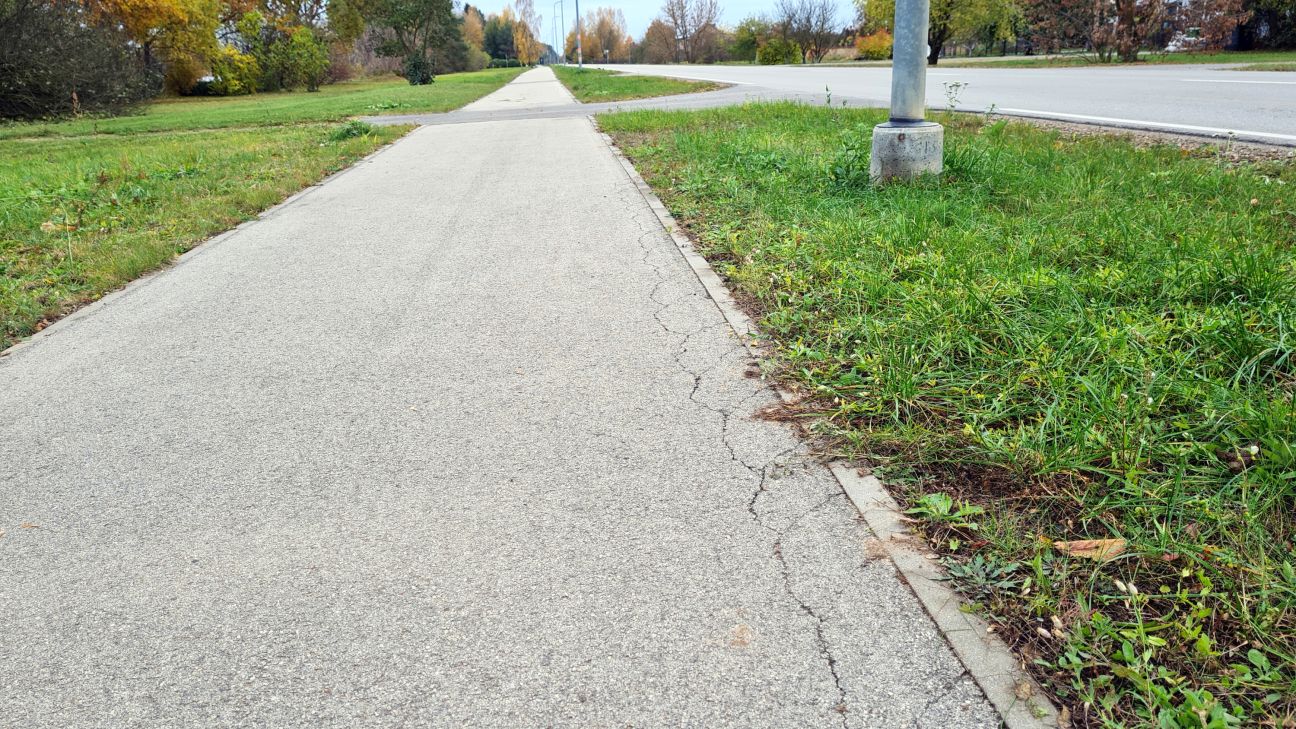 Plaisā veloceliņi – būvnieks vaino sniega tīrītājus