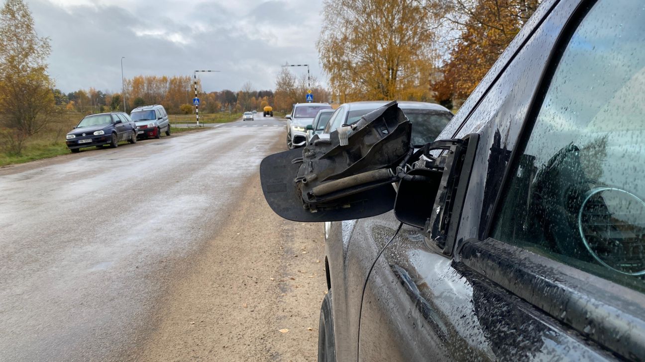 Jēkabpilī nakts laikā bojātas vairākas automašīnas