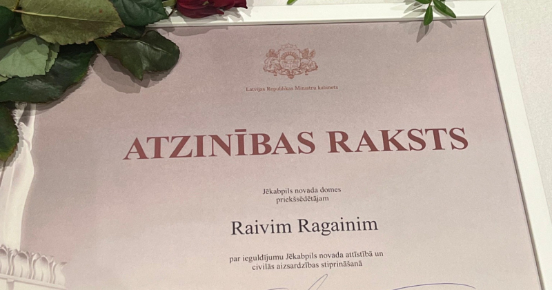 Raivis Ragainis saņem Ministru kabineta Atzinības rakstu