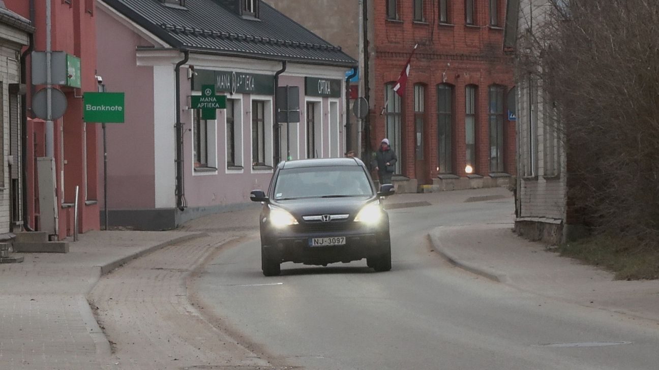 Prasību par OCTA polisi visiem transportlīdzekļiem atliek līdz nākamā gada 1. novembrim