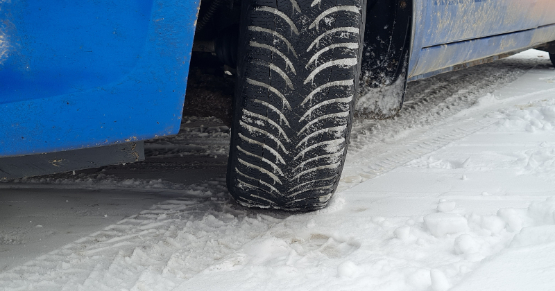 Viesītes pagastā apledojuma un pārmērīga ātruma dēļ izraisa auto avāriju 